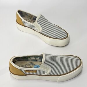 TOMMY BAHAMA Women’s Size 6 1/2 Canvas Striped Slip On Sneakers Shoes